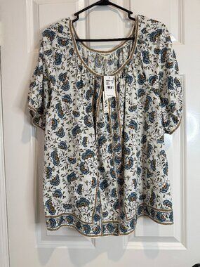 Max Studio  Blouse Size "L" comfortable with great design NWT